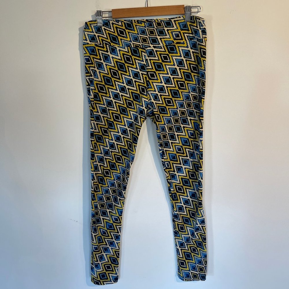 20% off 3+ items Cute Diamond LuLaRoe leggings in Tall & Curvy. NEVER WORN!
